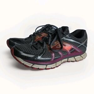 Brooks Adrenaline GTS 17 Size Womens 11, Mens 9.5